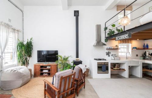 Kalk Bay Apartamento | The Old Shop loft apt in the heart of Kalk Bay