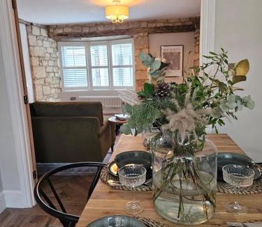 Winchcombe Casa | The Old Shop - Stylish Cotswold Cottage, Sleeps 6
