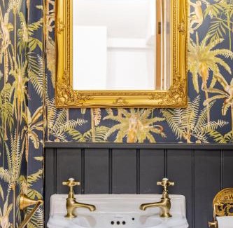 Winchcombe Casa | The Old Shop - Stylish Cotswold Cottage, Sleeps 6