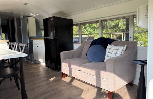 Reed Creek Casa | The Old Skoolie Escape at Lake Hartwell w/ Pickleball Court