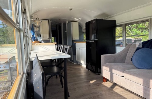 Reed Creek Casa | The Old Skoolie Escape at Lake Hartwell w/ Pickleball Court