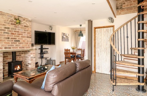Horncastle Cabaña | THE OLD SMITHY, pet friendly, luxury holiday cottage in Horncastle