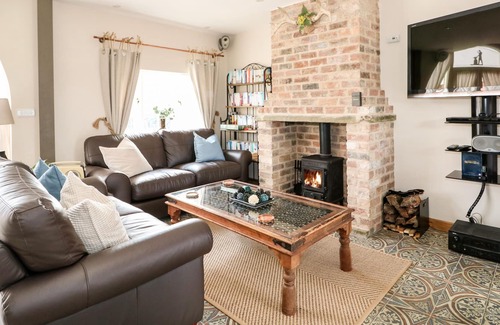 Horncastle Cabaña | THE OLD SMITHY, pet friendly, luxury holiday cottage in Horncastle