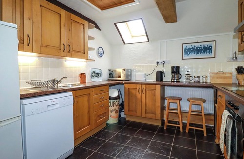Holywell Cabaña | THE OLD STABLE, character holiday cottage in Holywell Bay