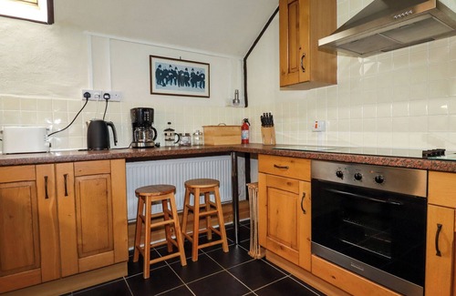 Holywell Cabaña | THE OLD STABLE, character holiday cottage in Holywell Bay