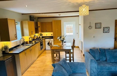 Llanllyfni Casa | The Old Stables - a gem surrounded by mountains!