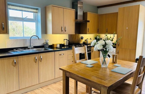 Llanllyfni Casa | The Old Stables - a gem surrounded by mountains!