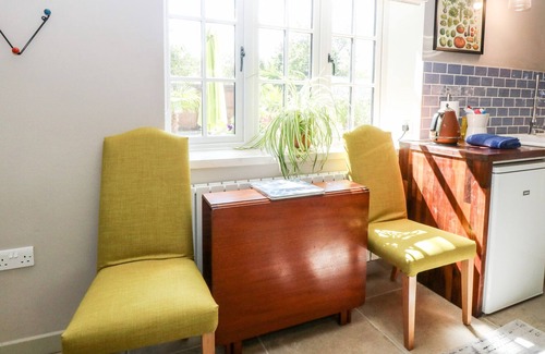 East Dereham Cabaña | THE OLD STABLES, pet friendly, character holiday cottage in Litcham