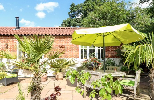 East Dereham Cabaña | THE OLD STABLES, pet friendly, character holiday cottage in Litcham