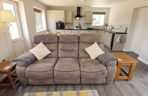 Folkingham Cabaña | THE OLD STABLES, pet friendly, with a garden in Folkingham