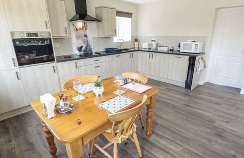 Folkingham Cabaña | THE OLD STABLES, pet friendly, with a garden in Folkingham