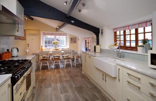 Minehead Casa | The Old Sweet Shop