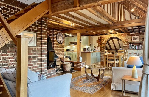 Sutton Cabaña | The Old Tractor Shed by inspirestays.com - a cottage that sleeps 4 guests in 2 bedrooms