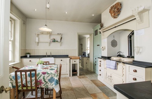 Leominster Cabaña | THE OLD VICARAGE, family friendly, with open fire in Leominster