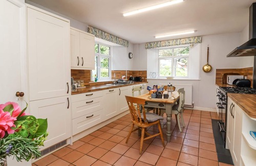 Tiverton Cabaña | THE OLD VICARAGE, pet friendly, character holiday cottage in Tiverton