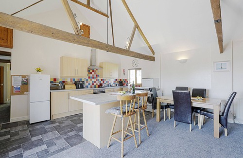 Downderry Cabaña | The Old Wagon House, views over the fields and sea