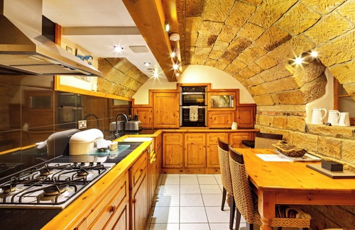 Alfreton Apartamento | The Old Wine Cellar - 4 bedroom property
