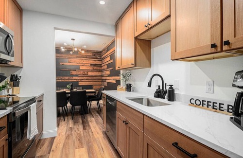 Sioux Falls Apartamento | The Olive Branch | Beams & Fireplace | Wine Bar