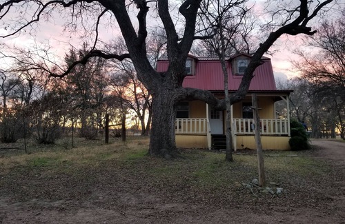 Fredericksburg Cabina | The Olive Cabin en las cabañas de huéspedes de la bodega Mendelbaum