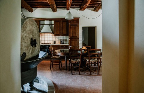 Castelfiorentino Casa | The olive house is located in the grounds of the historic Villa Meleto estate