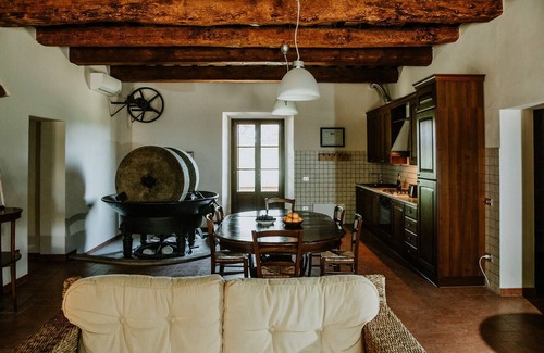 Castelfiorentino Casa | The olive house is located in the grounds of the historic Villa Meleto estate