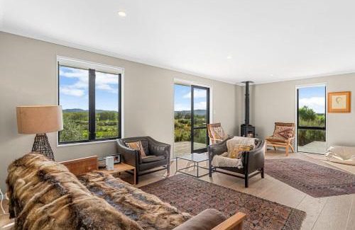 Mangawhai Casa | The Olive Hut - Mangawhai Holiday Home