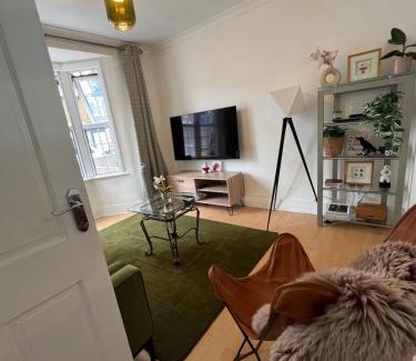 Newham Casa | The Olive Tree Keys