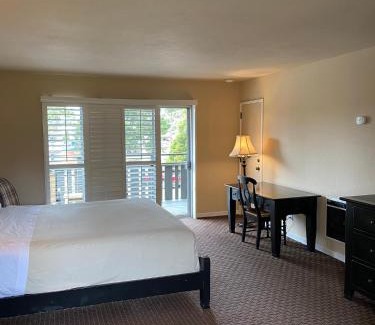 Pacific Grove Cabina | The Olympia Lodge