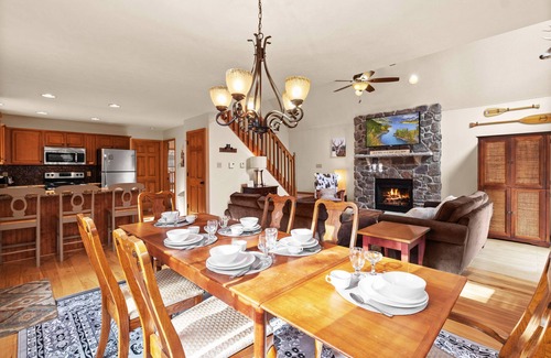 Albrightsville Chalet De Esquí | “THE ONE” Chalet, Perfect Getaway w/ Hot Tub, Multicade, Pool Table