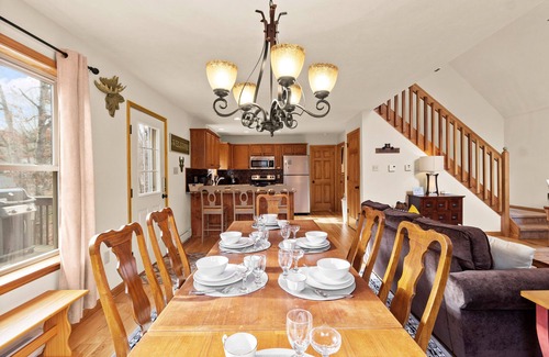 Albrightsville Chalet De Esquí | “THE ONE” Chalet, Perfect Getaway w/ Hot Tub, Multicade, Pool Table