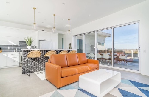Panorama Heights Casa | The One - Joshua Tree Escape w/movie theater, geodome & hot tub