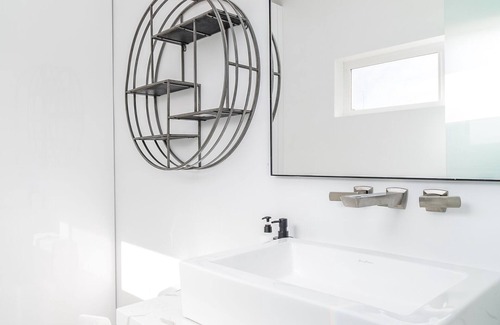Panorama Heights Casa | The One - Joshua Tree Escape w/movie theater, geodome & hot tub