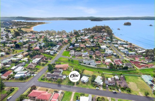 Batehaven Casa | The One - only a block from the beach
