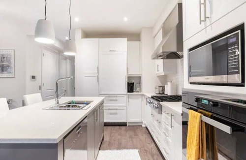 Thornhill Casa | The One Toronto Home - Elevator & Jacuzzi