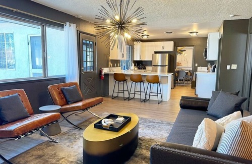 Las Vegas Casa | The one with the Yellow Door