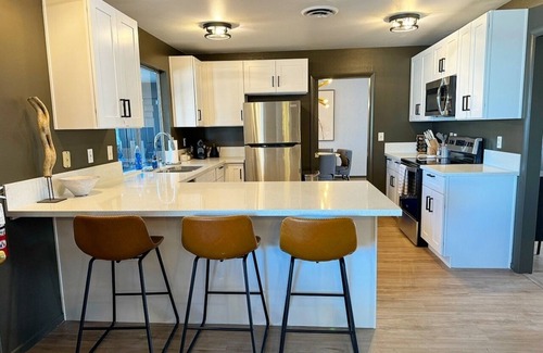Las Vegas Casa | The one with the Yellow Door
