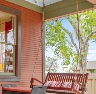 Lake Charles Casa | The Onyx Bungalow
