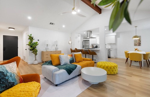 North Austin Civic Association Casa | The Onyx Haus - mins away from The Domain