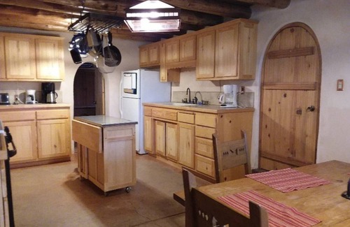Truchas Casa | The Opus House - Serenidad pacífica a lo largo del camino hacia el camino panorámico de Taos