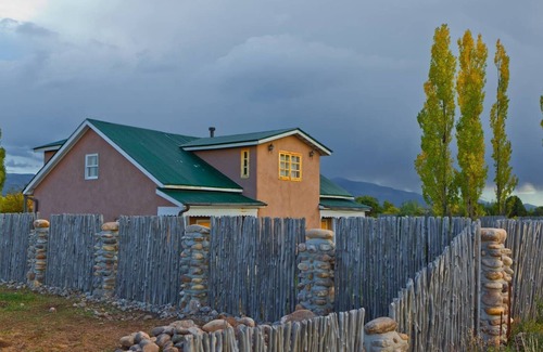 Truchas Casa | The Opus House - Serenidad pacífica a lo largo del camino hacia el camino panorámico de Taos