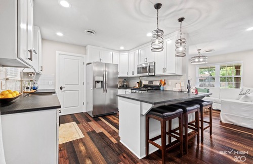Downtown Casa | the ORANGE DOOR just steps from art, trails & dining