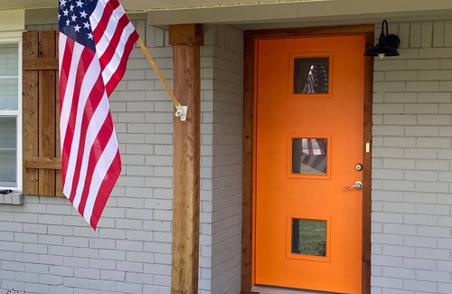 Downtown Casa | the ORANGE DOOR just steps from art, trails & dining