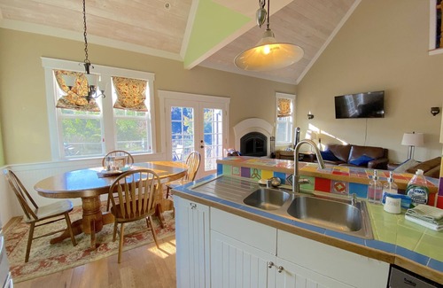 Eastsound Casa | The Orchard at Lovers Lane and Enchanted Forest. Hot Tub, Pets Welcome