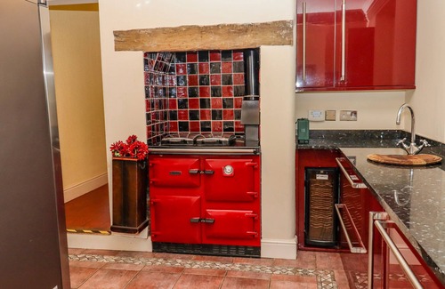 Northiam Cabaña | THE ORCHARD, pet friendly, character holiday cottage in Peasmarsh