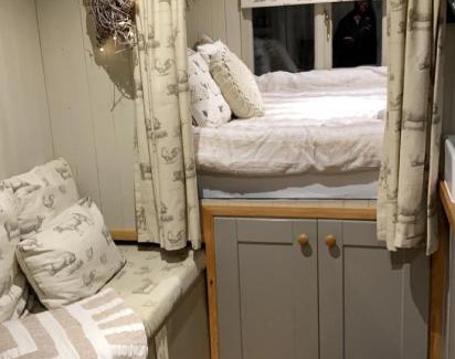 Axminster Otro | The Orchard Shepherds Hut