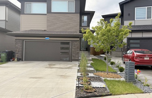 Southeast Edmonton Casa | The Orchards Haven – Luxury Basement 2BR Suite |Chef’s Kitchen |Office |Near YEG