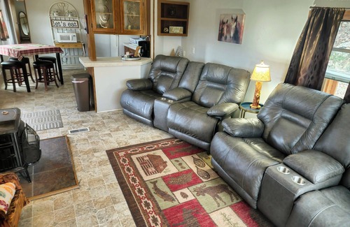 Florissant Cabina | The Original Lake George Lodge- Home with Front Deck!