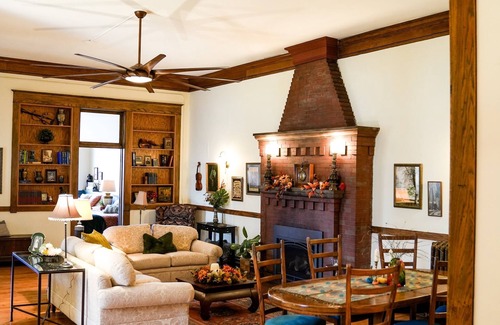 Historic Downtown La Crosse Apartamento | The Original: One-of-a-kind downtown apartment