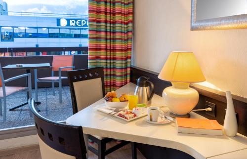 Saint-Laurent-du-Var Hotel | The Originals City, Hôtel Galaxie, Nice Aéroport