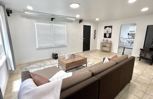 Joplin Casa | The Oriole: Cozy 2 Bed Home Mins Off Interstate